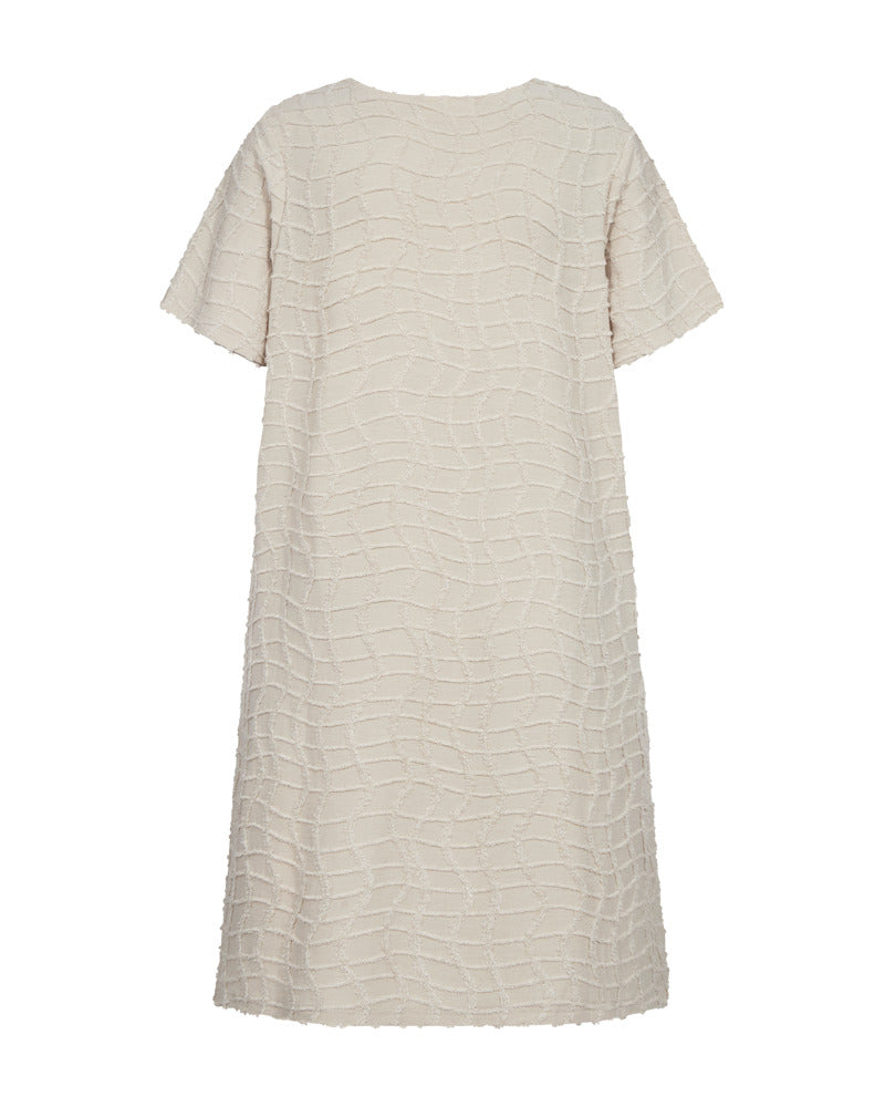 https://content.storeinfo.nl/applicatie/img/978/20260503163339_3866538_208162FQALFIDRESSMoonbeamBeigeecruFreequent2.jpg
