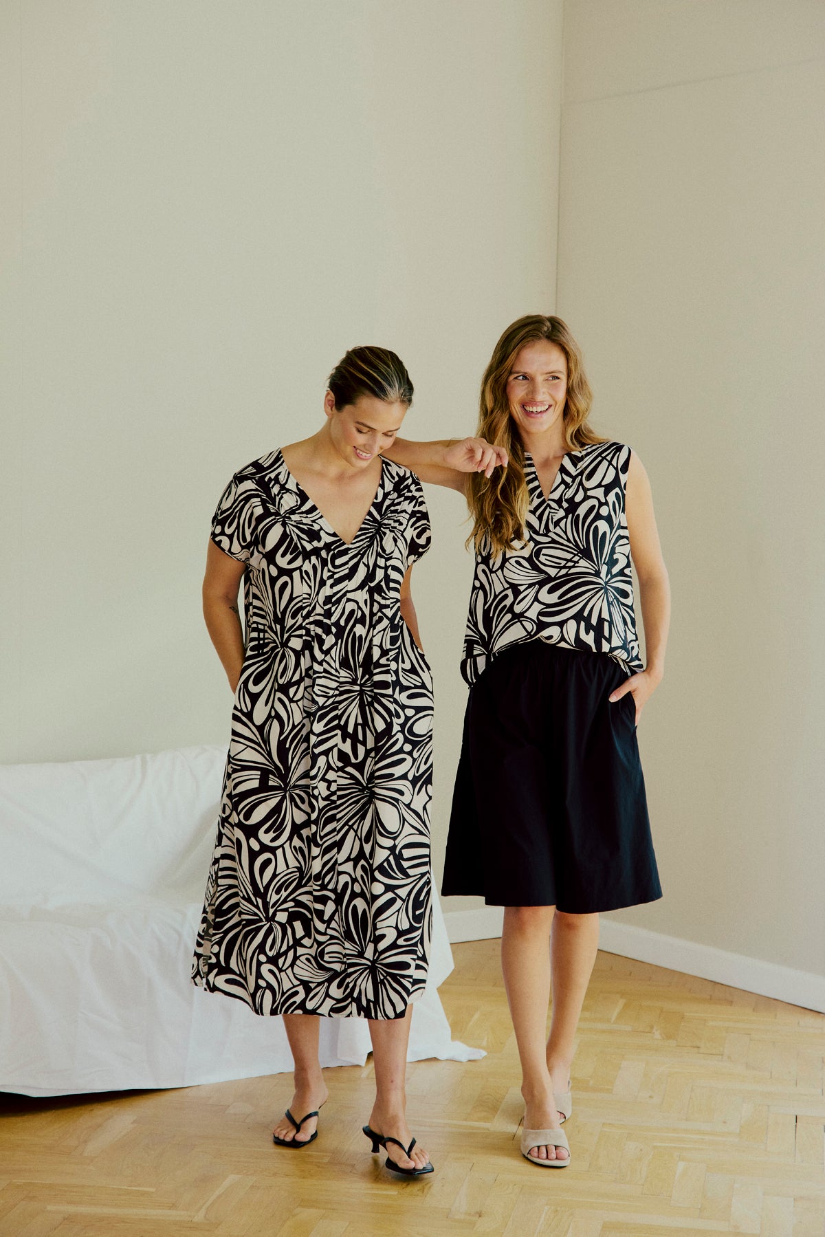 https://content.storeinfo.nl/applicatie/img/978/20260503163749_3849301_208037FQFLOIDRESSBlackwithMoonbeamZwartFreequent2.jpg