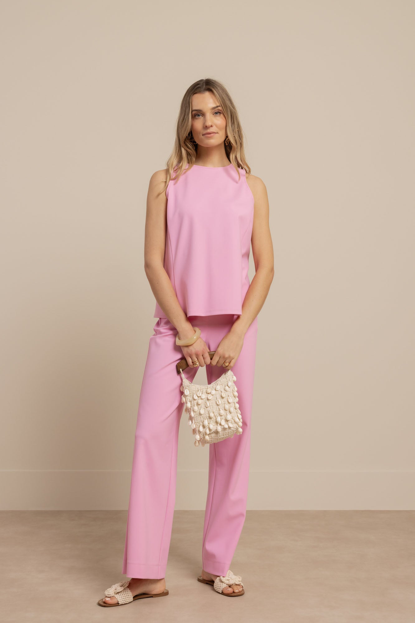 https://content.storeinfo.nl/applicatie/img/978/20260505211452_1214916_StudioAnneloesMarilontrouserspoppinkroze138515.jpg