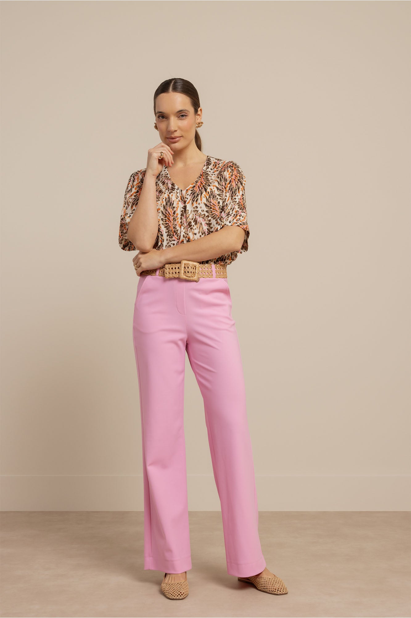 https://content.storeinfo.nl/applicatie/img/978/20260505211501_1228697_StudioAnneloesMarilontrouserspoppinkroze138512.jpg