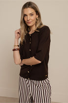 https://content.storeinfo.nl/applicatie/img/978/20260505211651_1212362_StudioAnneloesJerryslcardiganEspressobruin139181.jpg