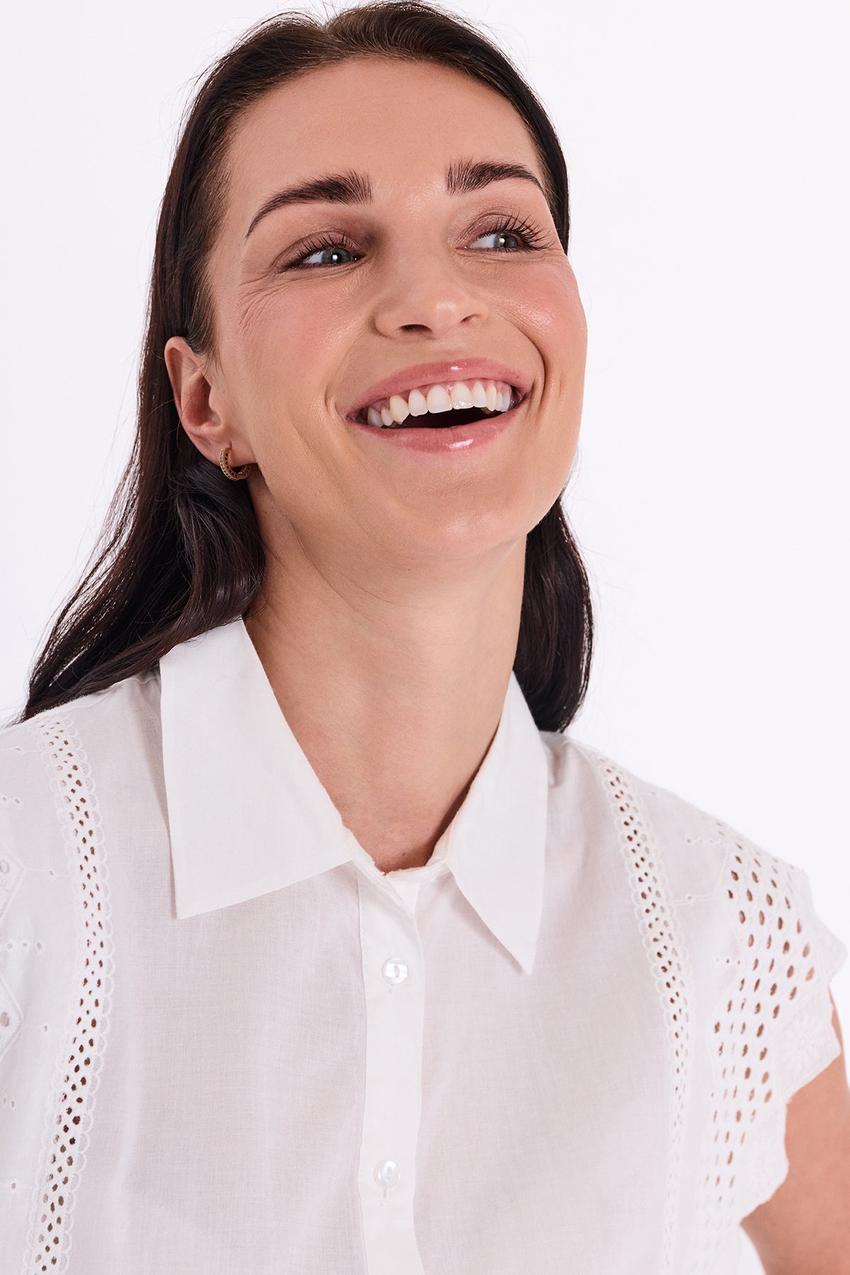 https://content.storeinfo.nl/applicatie/img/978/20260510170116_665745_208208FQBINABLOUSEBrilliantwhitewitFreequent6.jpg