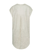 https://content.storeinfo.nl/applicatie/img/978/20260510170328_658984_208032FQMATTERDRESSMoonbeambeigeFreequent3.jpg