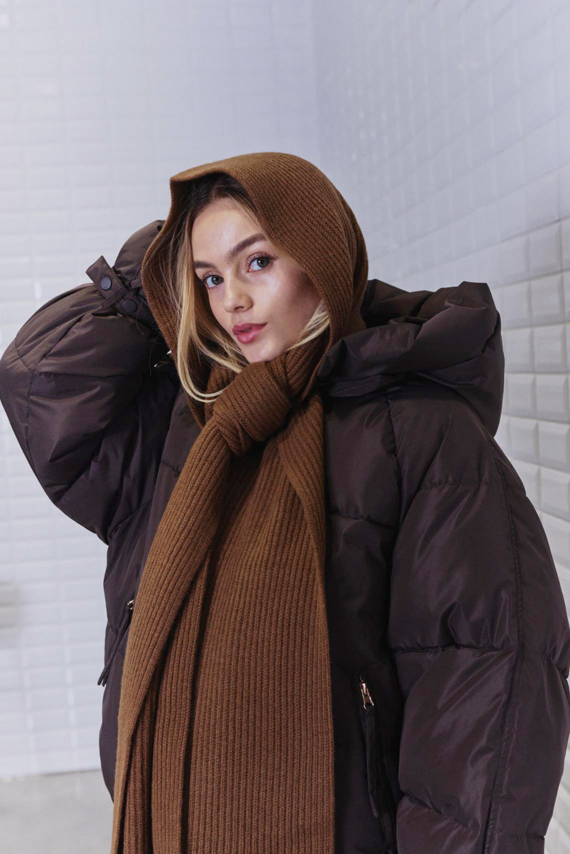 https://content.storeinfo.nl/applicatie/img/978/20260718153358_279508_WblviviannaScarfCamel3.jpg