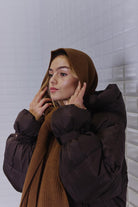 https://content.storeinfo.nl/applicatie/img/978/20260718153422_282033_WblviviannaScarfCamel2.jpg