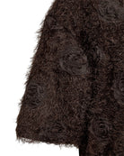 https://content.storeinfo.nl/applicatie/img/978/20260722143355_637983_packshot22115032467Details1FQCHUCKBLOUSEMole.jpg