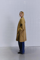 https://content.storeinfo.nl/applicatie/img/978/20260804103212_1984919_WblalaiaCarcoatDarkCamel53.jpg