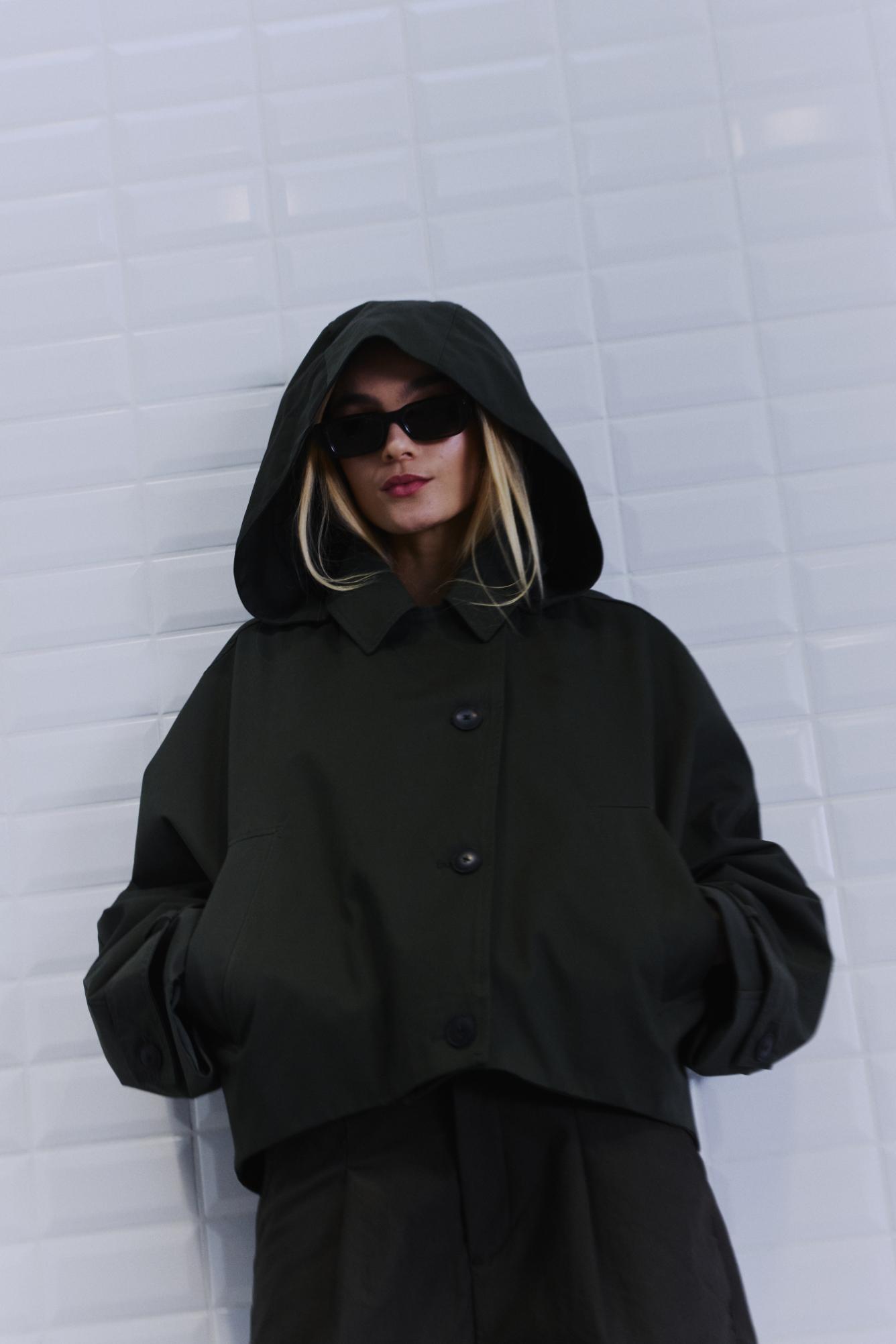 https://content.storeinfo.nl/applicatie/img/978/20260804104938_1986984_WBLALAIAHOODEDJACKETDarkGreen1.jpg