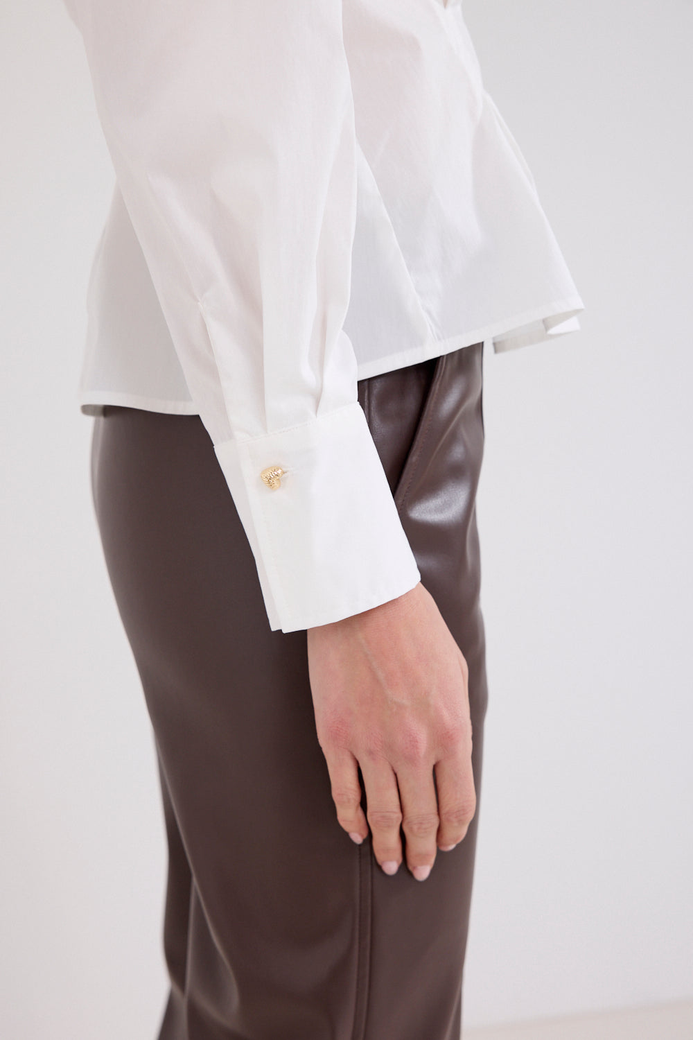 https://content.storeinfo.nl/applicatie/img/978/20260820171005_3612887_Tramontanablousepleatedwaist4.jpg
