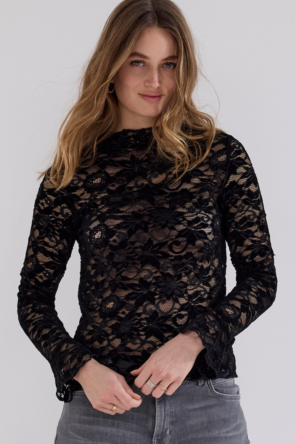 https://content.storeinfo.nl/applicatie/img/978/20260820175244_3621172_Tramontanavelvetstretchlacetopblack.jpg