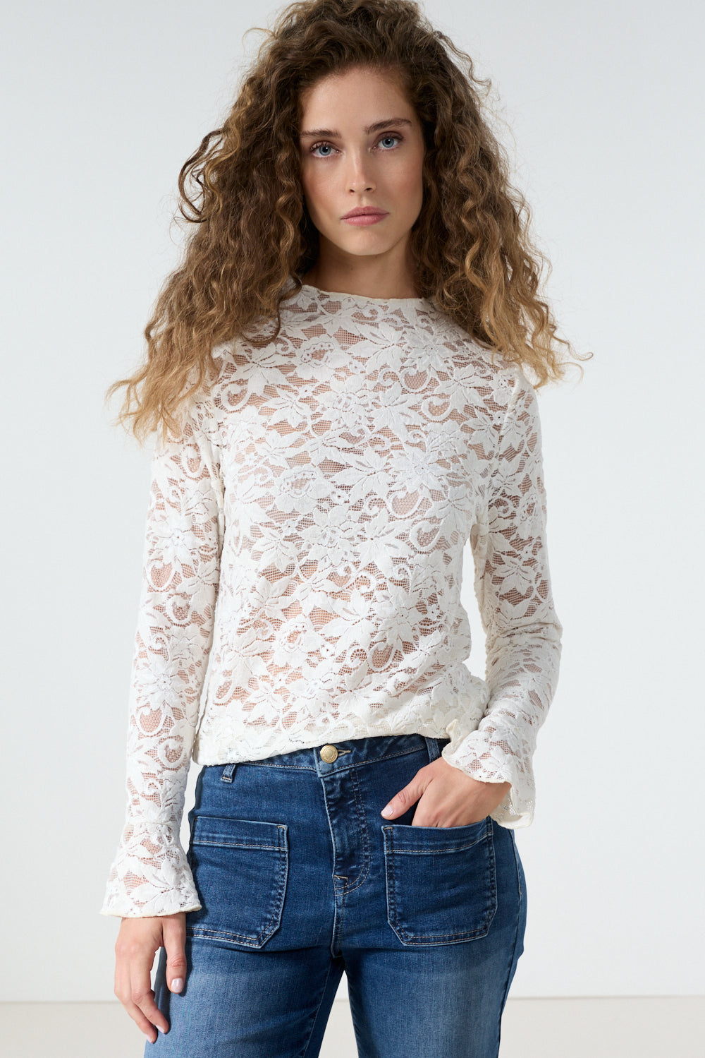 https://content.storeinfo.nl/applicatie/img/978/20260820175302_3626966_Tramontanavelvetstretchlacetopsnow.jpg