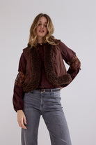https://content.storeinfo.nl/applicatie/img/978/20260821173339_898886_Tramontanafauxfurdetailedvest.jpg