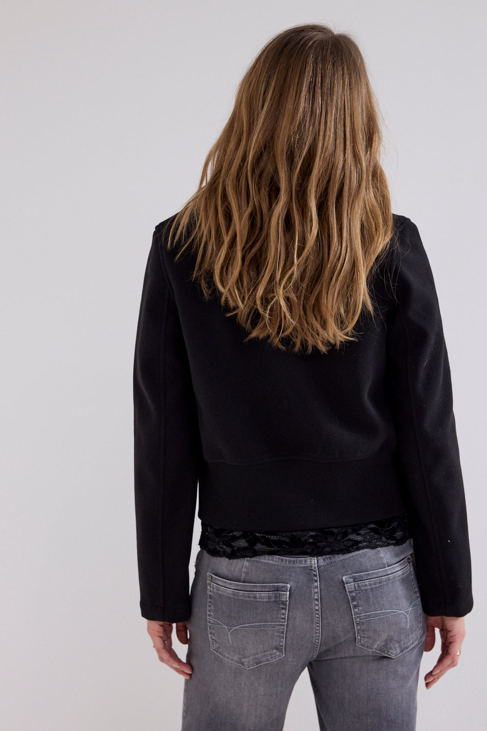 https://content.storeinfo.nl/applicatie/img/978/20260821174121_896242_Tramontanajacketribbottomblack1.jpg