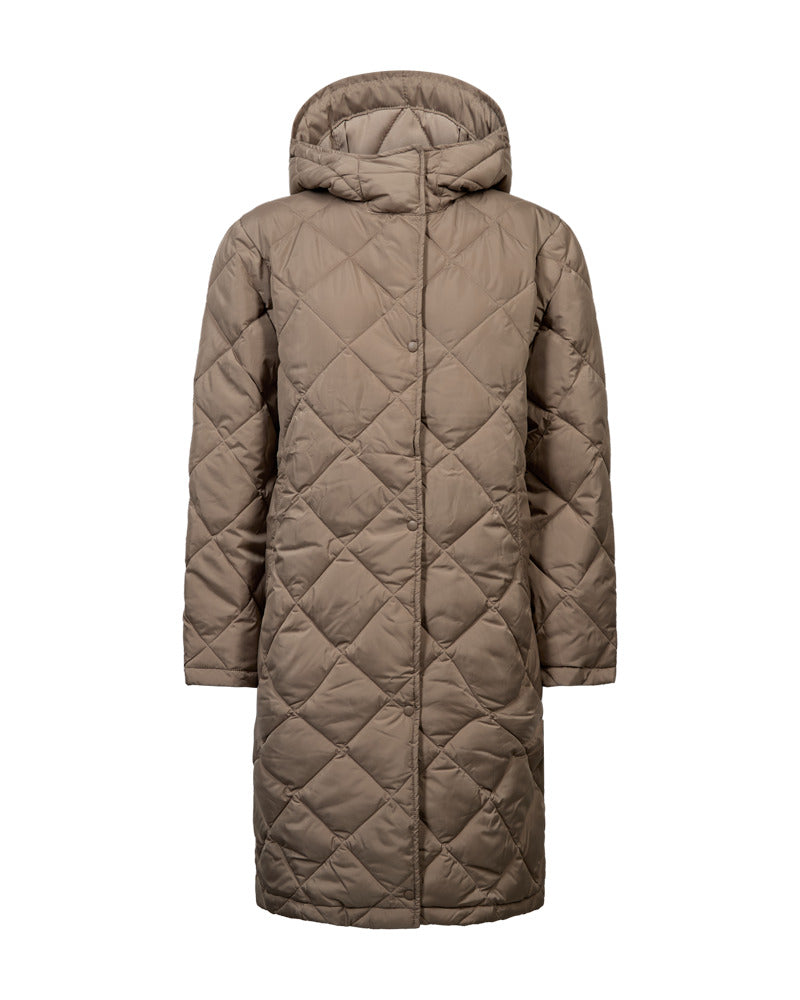 https://content.storeinfo.nl/applicatie/img/978/20260823144257_443101_packshot22116778343Front1FQOLGAJACKETDesertTaupe.jpg