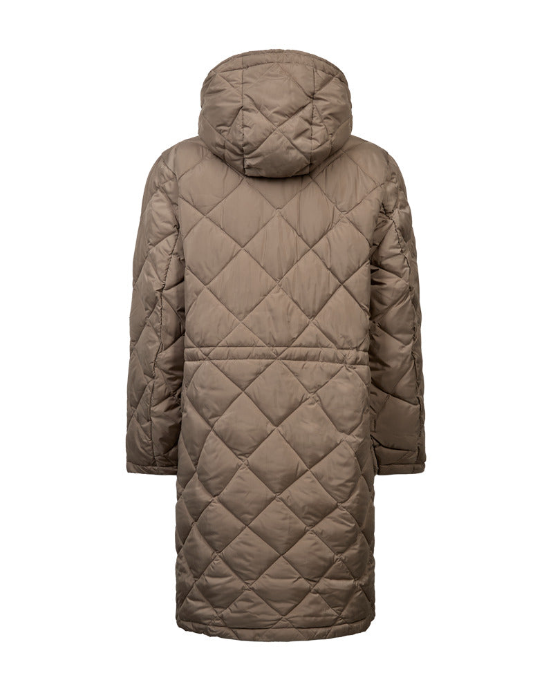 https://content.storeinfo.nl/applicatie/img/978/20260823144302_436859_packshot22116778343Back1FQOLGAJACKETDesertTaupe.jpg