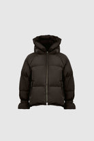 https://content.storeinfo.nl/applicatie/img/978/20260902152801_1261879_WBLKYLIEREALDOWNJACKETDarkBrownscaled.jpg