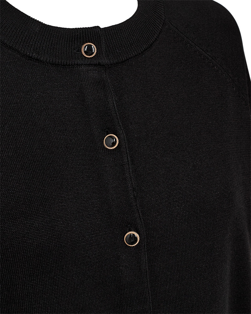 https://content.storeinfo.nl/applicatie/img/978/20260904125703_949857_packshot22118111000Details1FQKATIECARDIGANBlack.jpg