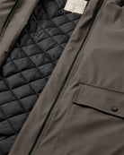 https://content.storeinfo.nl/applicatie/img/978/20260904134357_951974_packshot22073208348Details1FQRAINJACKETMorel.jpg