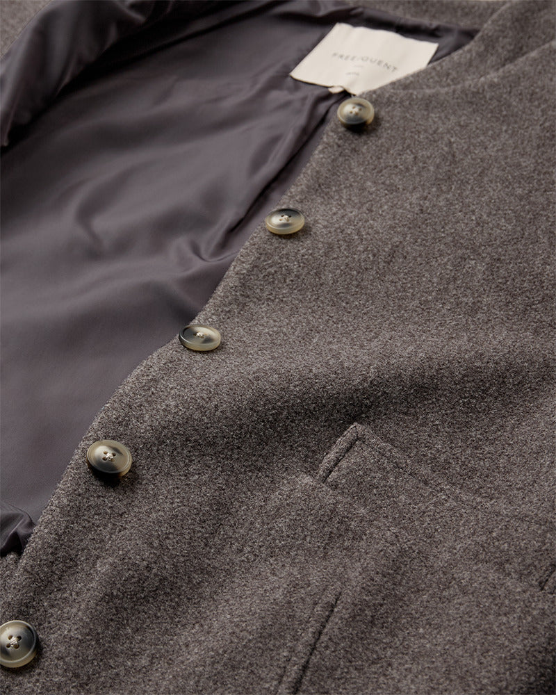 https://content.storeinfo.nl/applicatie/img/978/20260910150151_2169935_packshot22119288350Details1FQESYANNAJACKETMorelMelange.jpg