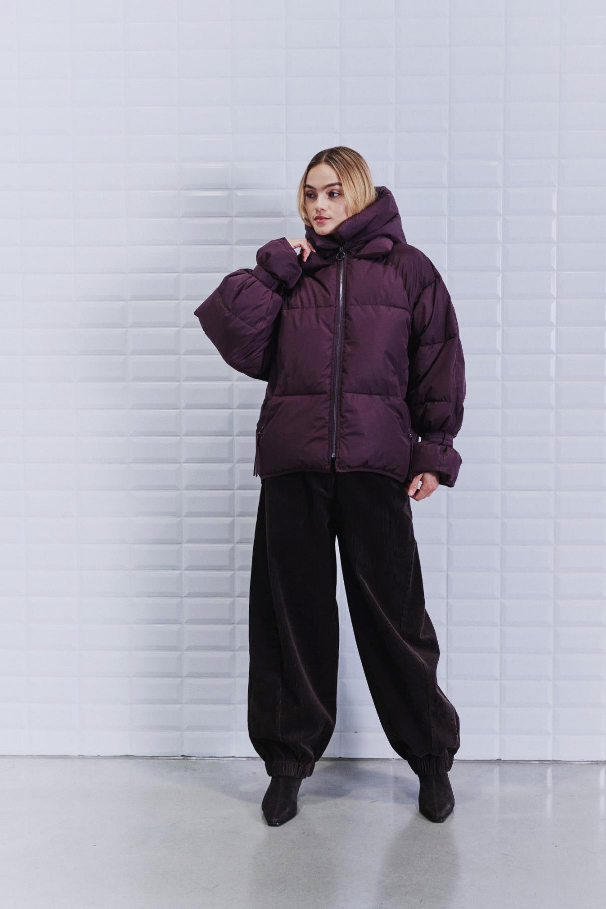https://content.storeinfo.nl/applicatie/img/978/20260910152808_2170436_WblkylieRealDownJacketWindsorWine2.jpg