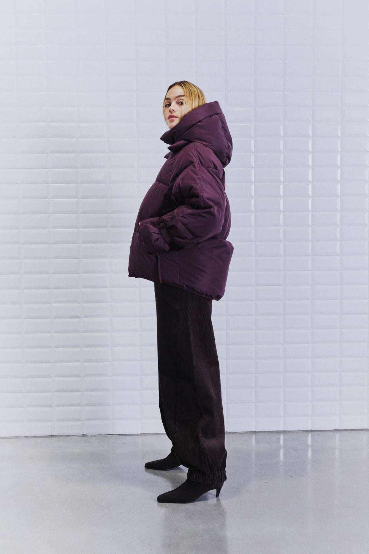 https://content.storeinfo.nl/applicatie/img/978/20260910152821_2171952_WblkylieRealDownJacketWindsorWine5.jpg