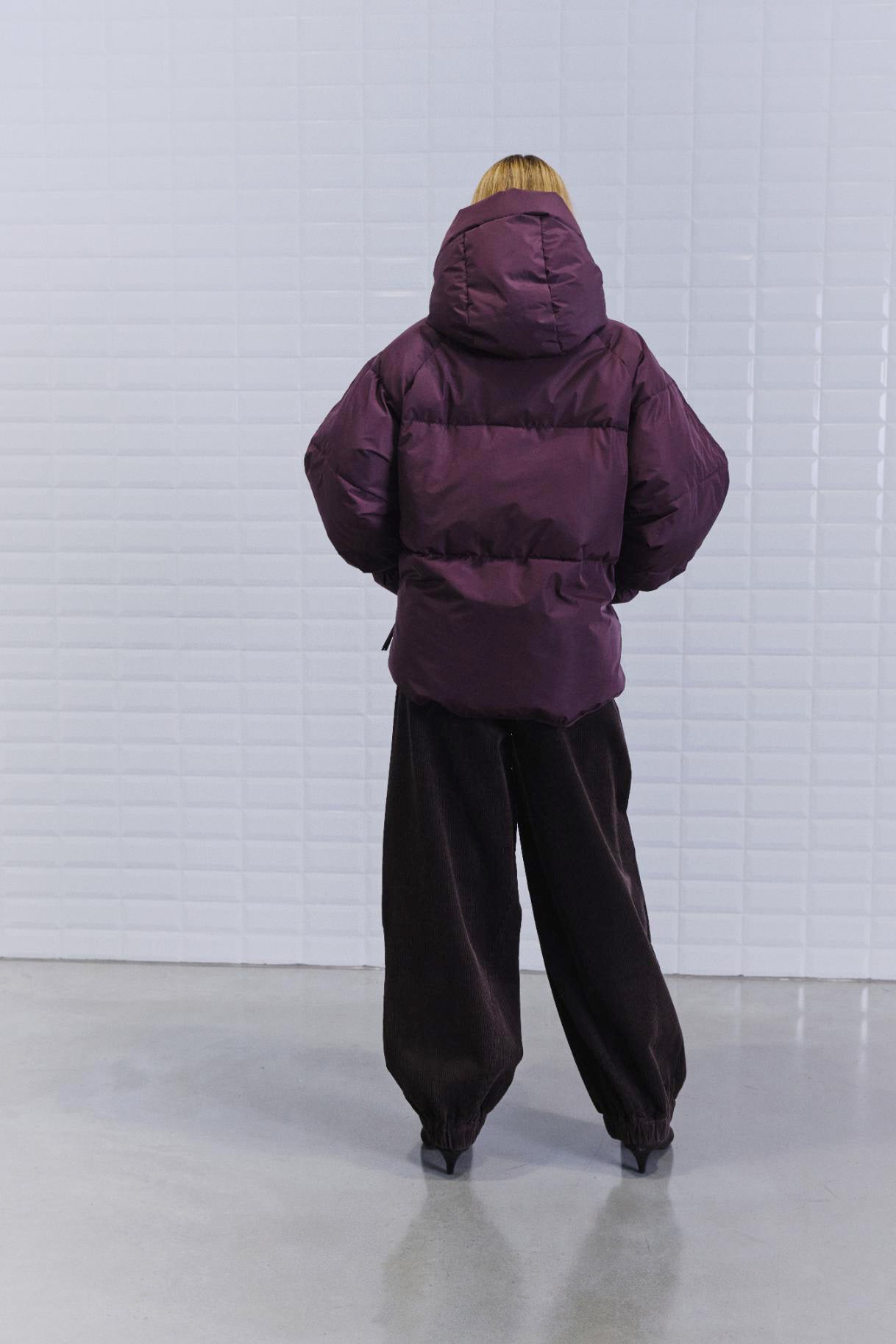 https://content.storeinfo.nl/applicatie/img/978/20260910152835_2170436_WblkylieRealDownJacketWindsorWine9.jpg