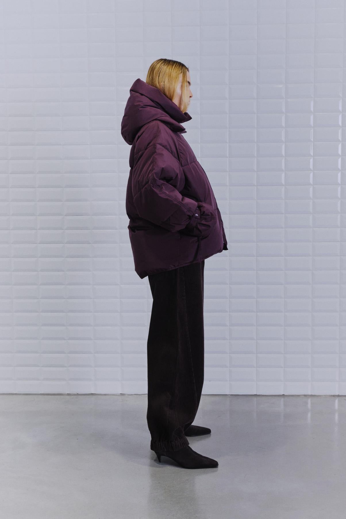 https://content.storeinfo.nl/applicatie/img/978/20260910152843_2171830_WblkylieRealDownJacketWindsorWine1.jpg