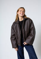 https://content.storeinfo.nl/applicatie/img/978/20260913143917_2976732_10dinitrishort.ja900x1300c1.jpg