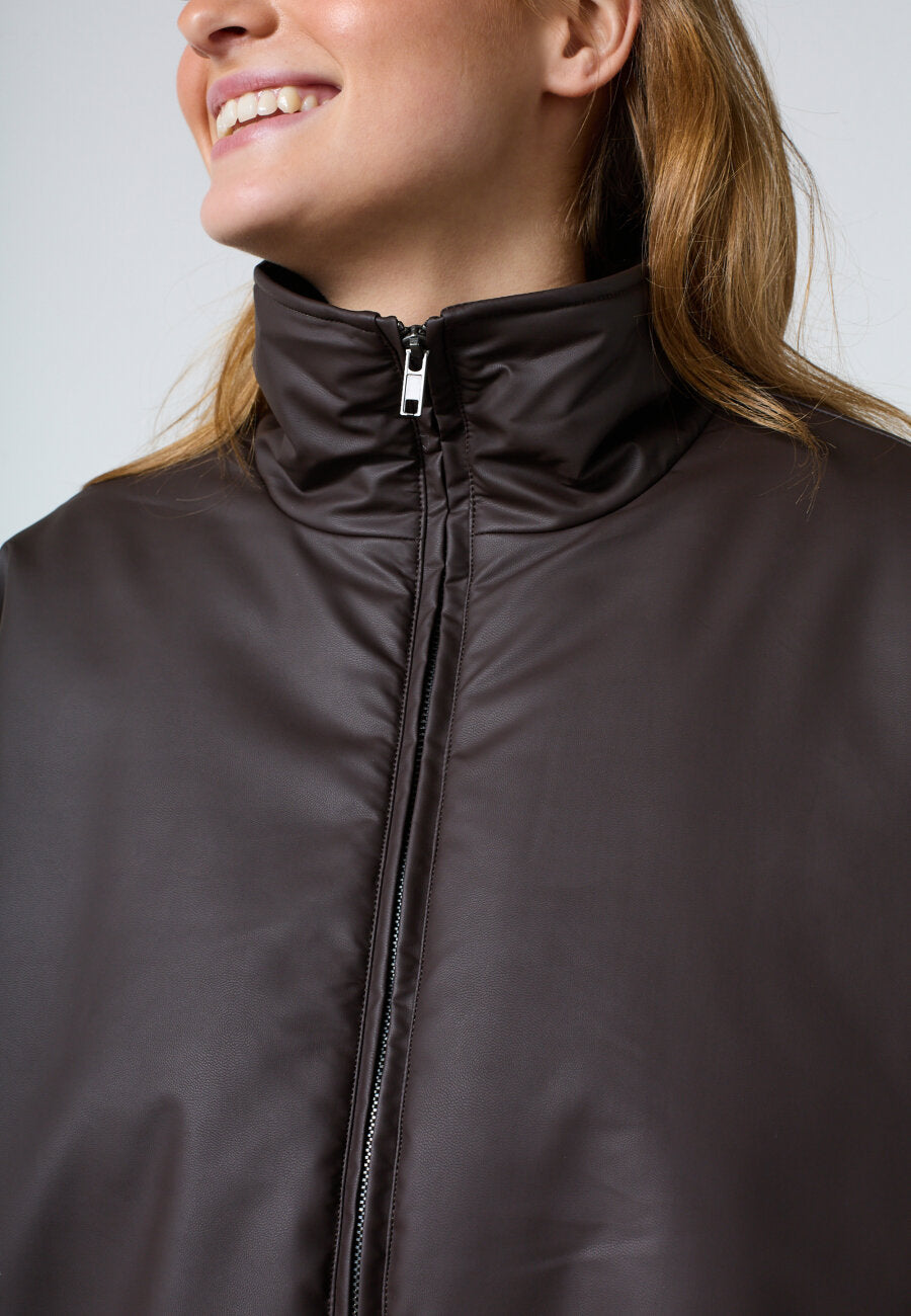 https://content.storeinfo.nl/applicatie/img/978/20260913143927_2988633_10dinitrishort.ja900x1300c5.jpg
