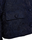 https://content.storeinfo.nl/applicatie/img/978/20260920134002_3231285_packshot22118779965Details1FQVILOJACKETBlackw.NavyBlazer.jpg