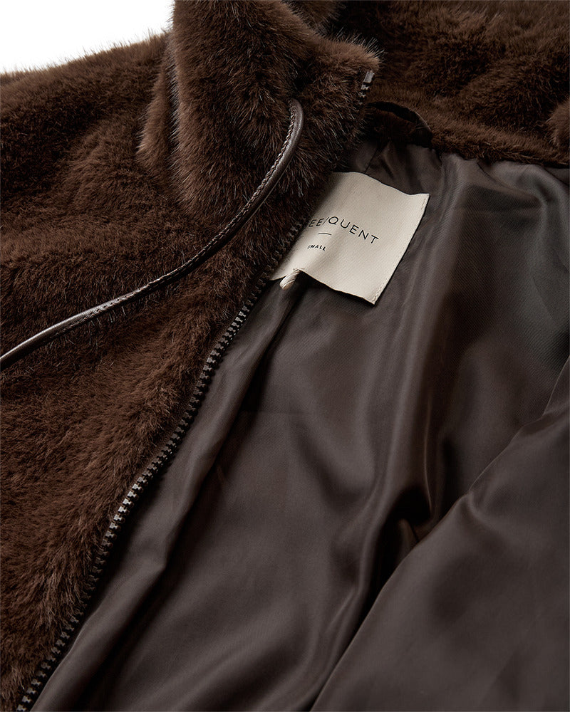 https://content.storeinfo.nl/applicatie/img/978/20260920134813_3231285_packshot22124041080Details1FQMINKYJACKETCoffeeBean.jpg