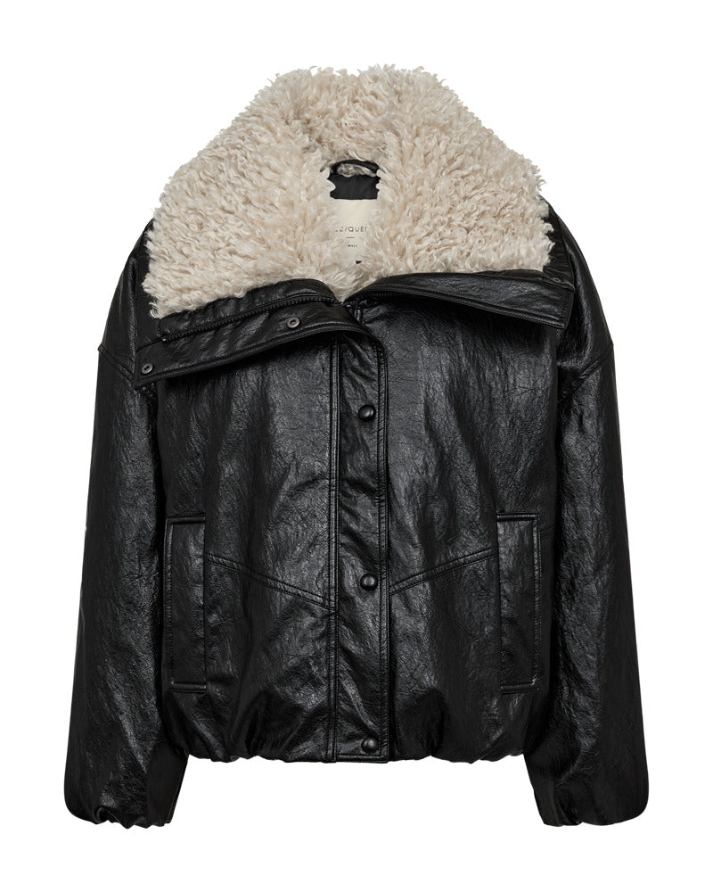 https://content.storeinfo.nl/applicatie/img/978/20260926132959_302057_packshot22120449119Front1FQGLOSSJACKETBlackw.Moonbeam.jpg