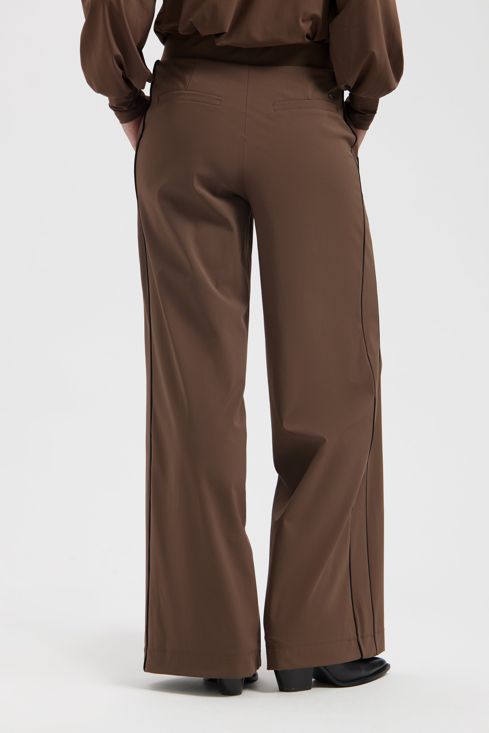 https://content.storeinfo.nl/applicatie/img/978/20261003122915_3100527_Miller-Sterre-Bottom-Jpg-High-res-3.jpg
