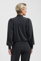 https://content.storeinfo.nl/applicatie/img/978/20261003135128_3116783_HarlowEliotLacyTopJpgHighres5.jpg