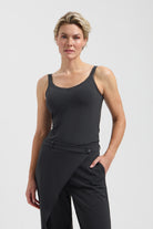 https://content.storeinfo.nl/applicatie/img/978/20261003135709_3118313_HarlowEliotLacyTopJpgHighres1.jpg