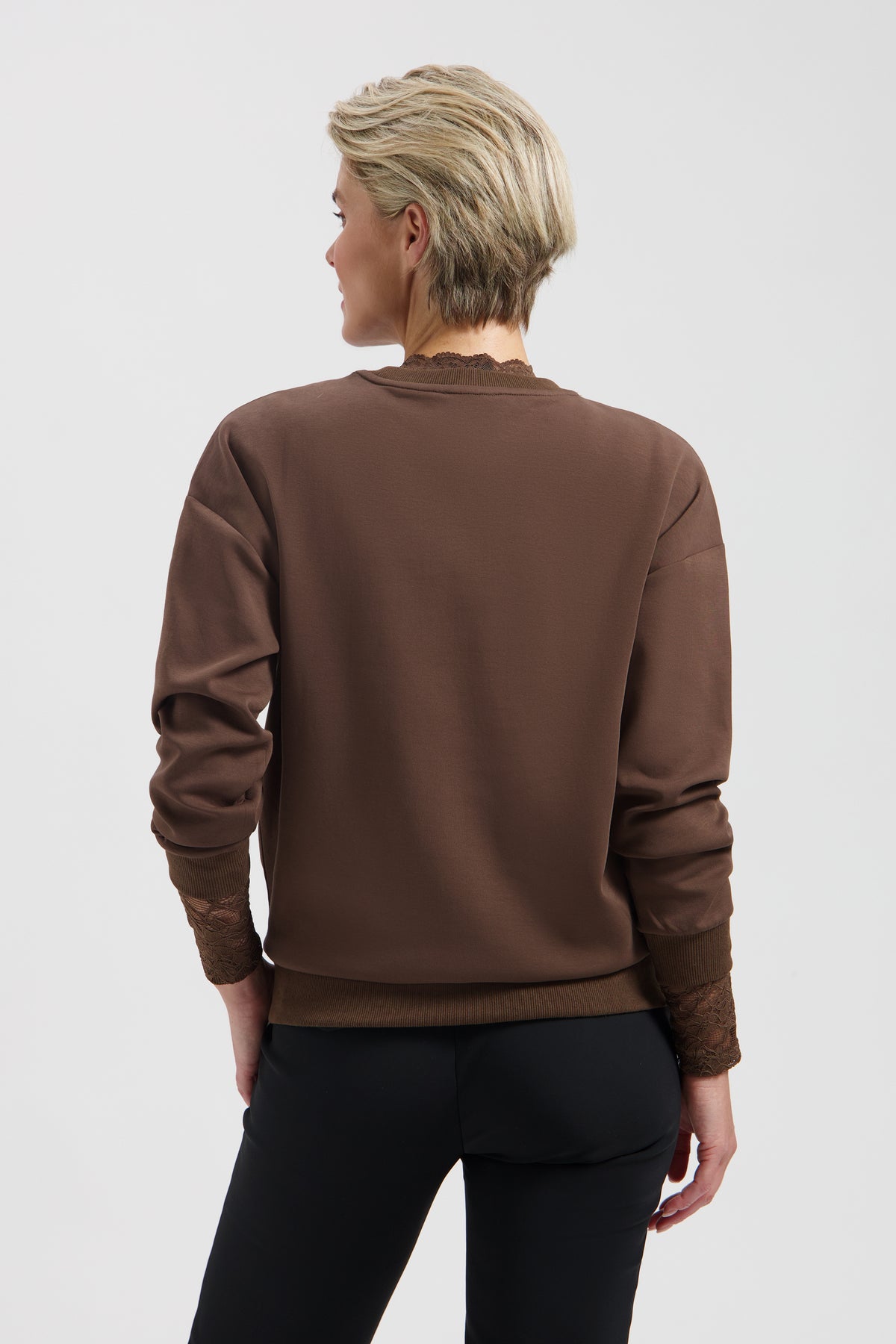 https://content.storeinfo.nl/applicatie/img/978/20261003140655_3106683_PoppySoftLacyJoshuaTopJpgHighres7.jpg