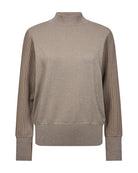 https://content.storeinfo.nl/applicatie/img/978/20261010113613_1996887_packshot22074398343Front1FQBISOLO-PULLOVER-Desert-Taupe.jpg
