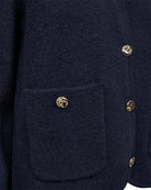 https://content.storeinfo.nl/applicatie/img/978/20261017121531_708368_packshot22073247011Details1FQZANA-CARDIGAN-Navy-Blazer.jpg